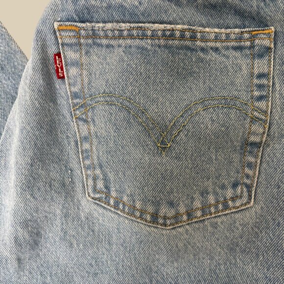Levis 501 Womens Premium Original Fit Mom Jean Medium Wash Button Fly Size 27x32 - Picture 3 of 11